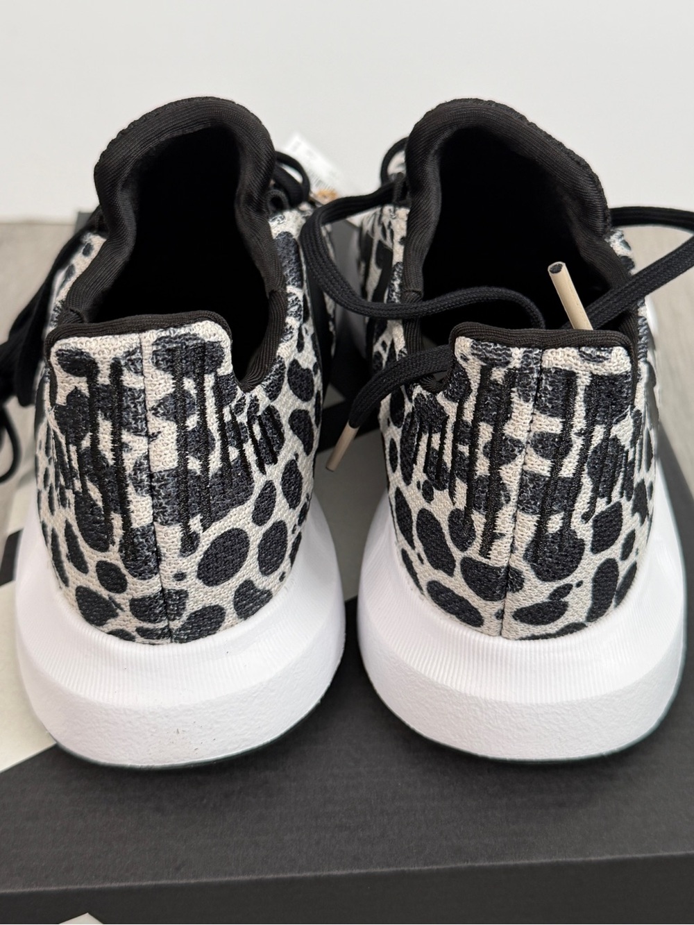 Adidas Women’s Swift Run Sneakers NWT Size 7 - Picture 7 of 8
